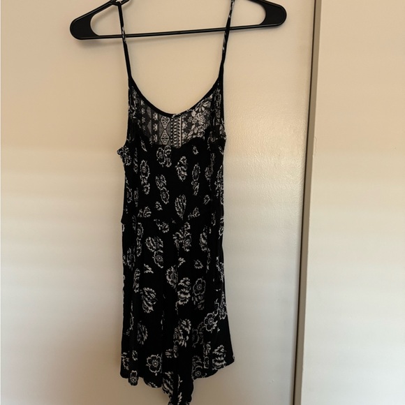 Beautiful summer romper size small - Picture 3 of 3